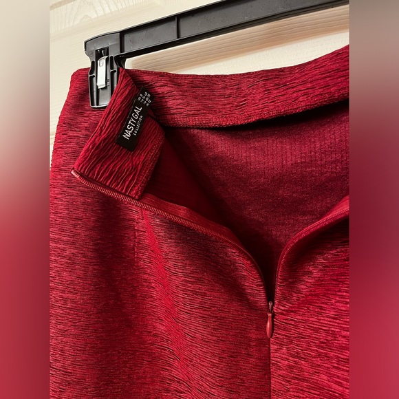 Women’s Like New Nasty Gal Textured Cut Out Chain Detail Mini Skirt - Picture 6 of 6